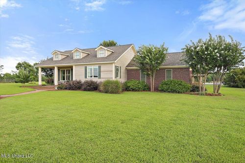 499 Breakwater Dr, Benton, MS, 39039-9000 | Card Image