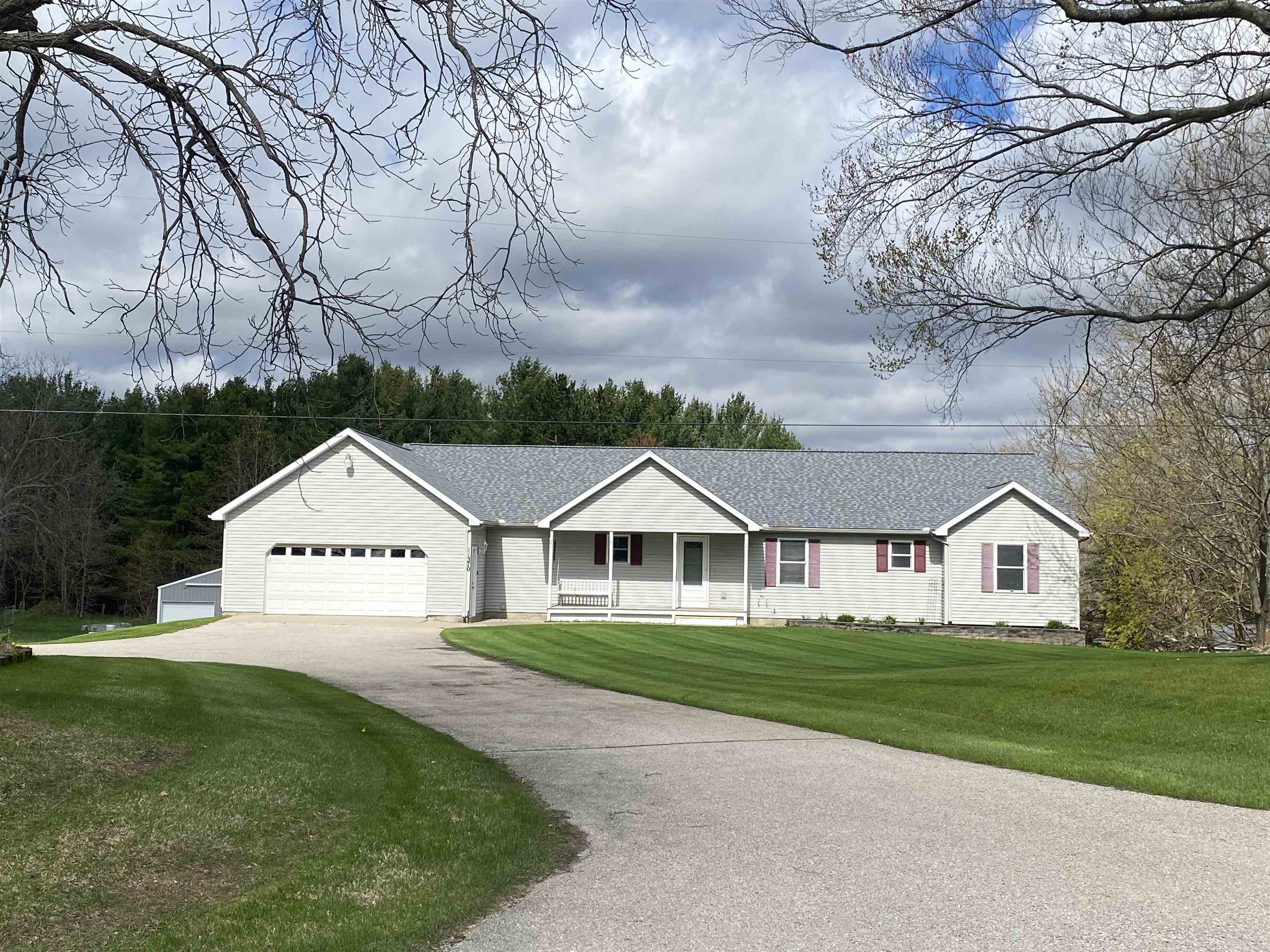 Bright Rd, Maple City, MI 49664