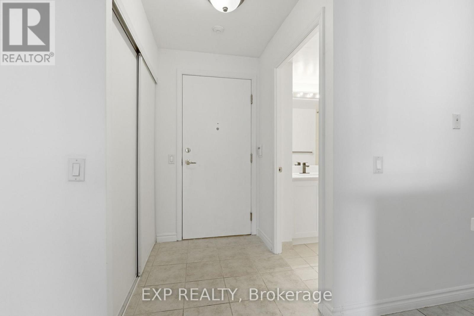 Residential in Mississauga (Hurontario) 5