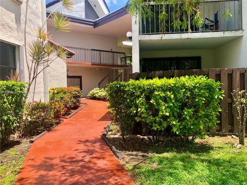 33-9429 Fontainebleau Blvd, Miami, FL, 33172-7511 | Card Image