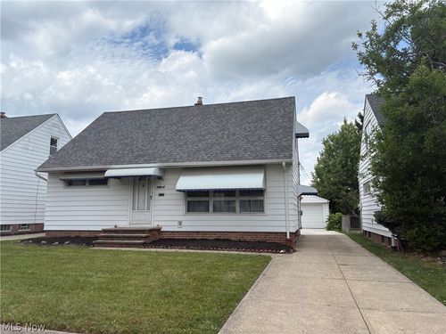 13921 Oakview Blvd, Garfield Heights, OH, 44125-6062 | Card Image