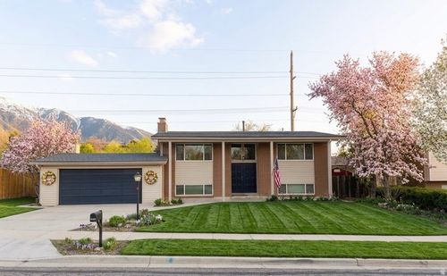 2444 E Quail Run Dr, Sandy, UT, 84093-2745 | Card Image