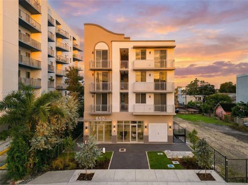 205-650 Sw 1st St, Miami, FL, 33130-1204 | Card Image