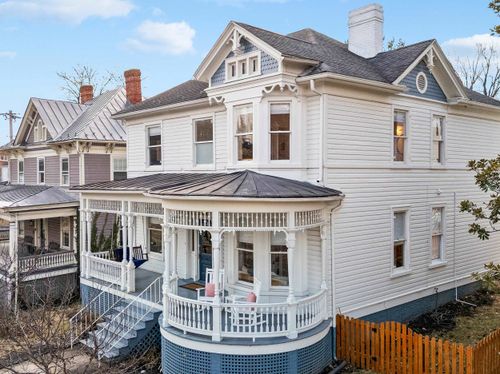 1012 W Beverley St, STAUNTON, VA, 24401-3110 | Card Image