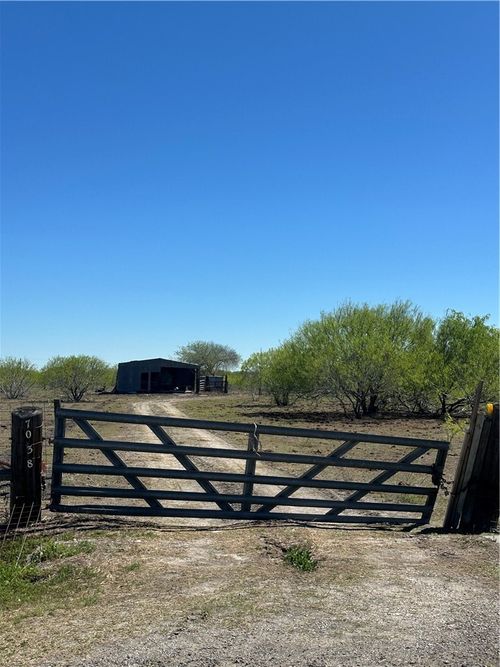7038 County Road 2567, Sinton, TX, 78387-5661 | Card Image