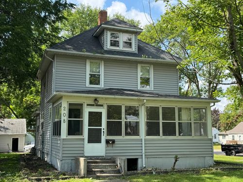 208 N 7th St, Olivia, MN, 56277-1010 | Card Image