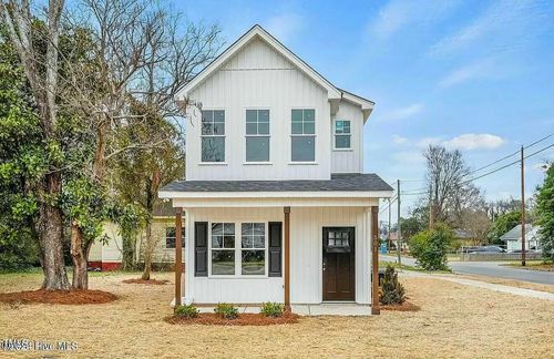104 W Oak St, Goldsboro, NC, 27530-2759 | Card Image
