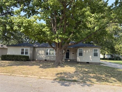 708 S Woodland St, Pittsburg, KS, 66762-4953 | Card Image