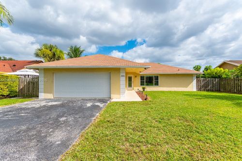 4836 94th Ave, Sunrise, FL, 33351-5226 | Card Image