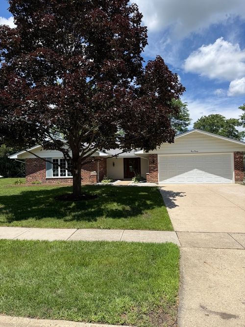 920 Eden Dr, Schaumburg, IL, 60195-3235 | Card Image