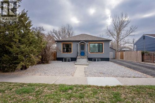825 7 St S, Lethbridge, AB, T1J2H7 | Card Image