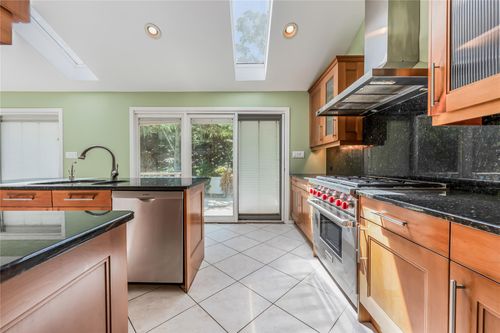 96 Mulberry Ave, Garden City, NY, 11530-1819 | Card Image
