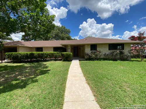 749 Windrock Dr, Windcrest, TX, 78239-2628 | Card Image