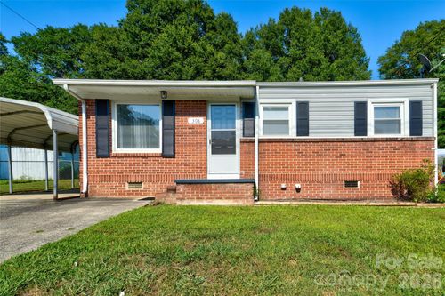 308 S Myrtle School Rd, Gastonia, NC, 28052-3518 | Card Image