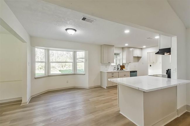 3402 Silver Chalice Dr, House other with 3 bedrooms, 3 bathrooms and 2 parking in New Caney TX | Image 6