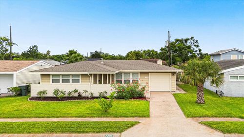 7205 Yucca Dr, Galveston, TX, 77551-1727 | Card Image