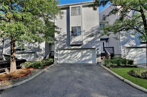 70 Chester Ln, Nanuet, NY, 10954-3840 | Card Image