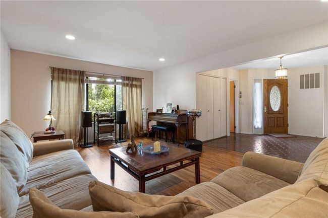 Family room open concept | Image 6