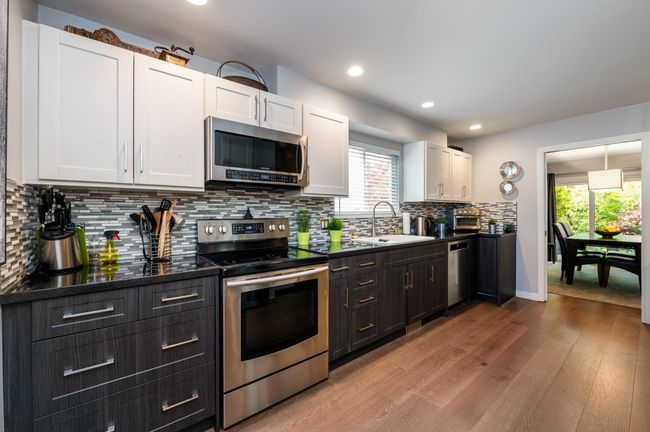 1452 Stevens St, Townhouse with 3 bedrooms, 3 bathrooms and 5 parking in White Rock BC | Image 11