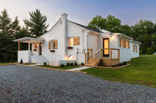 3806 Richmond Hwy, Spout Spring, VA, 24593-9809 | Card Image