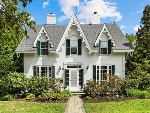 4 Linden St, Wenham, MA, 01984-1417 | Card Image