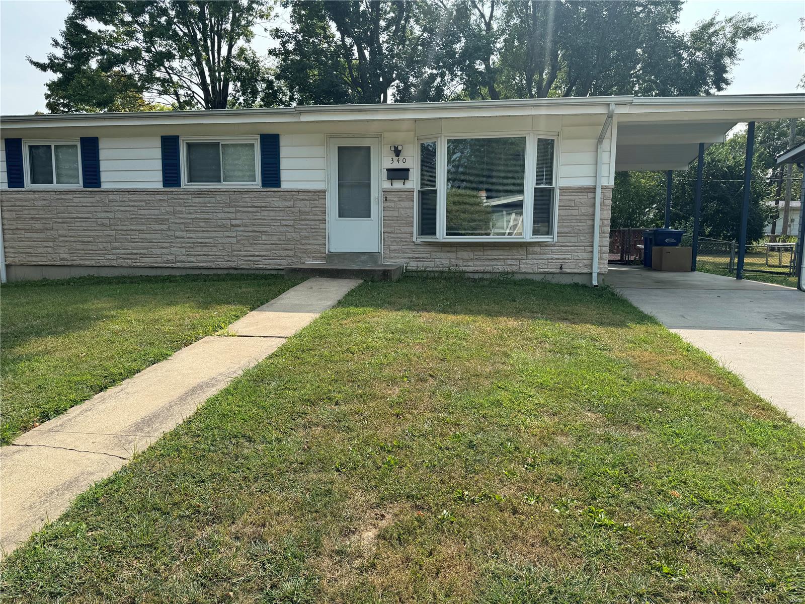 Moule Dr, Florissant, MO 63031