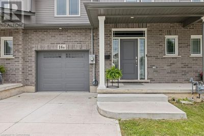 16 Prospect Ave, Townhouse with 3 bedrooms, 3 bathrooms and 2 parking in St. Catharines ON | Image 2