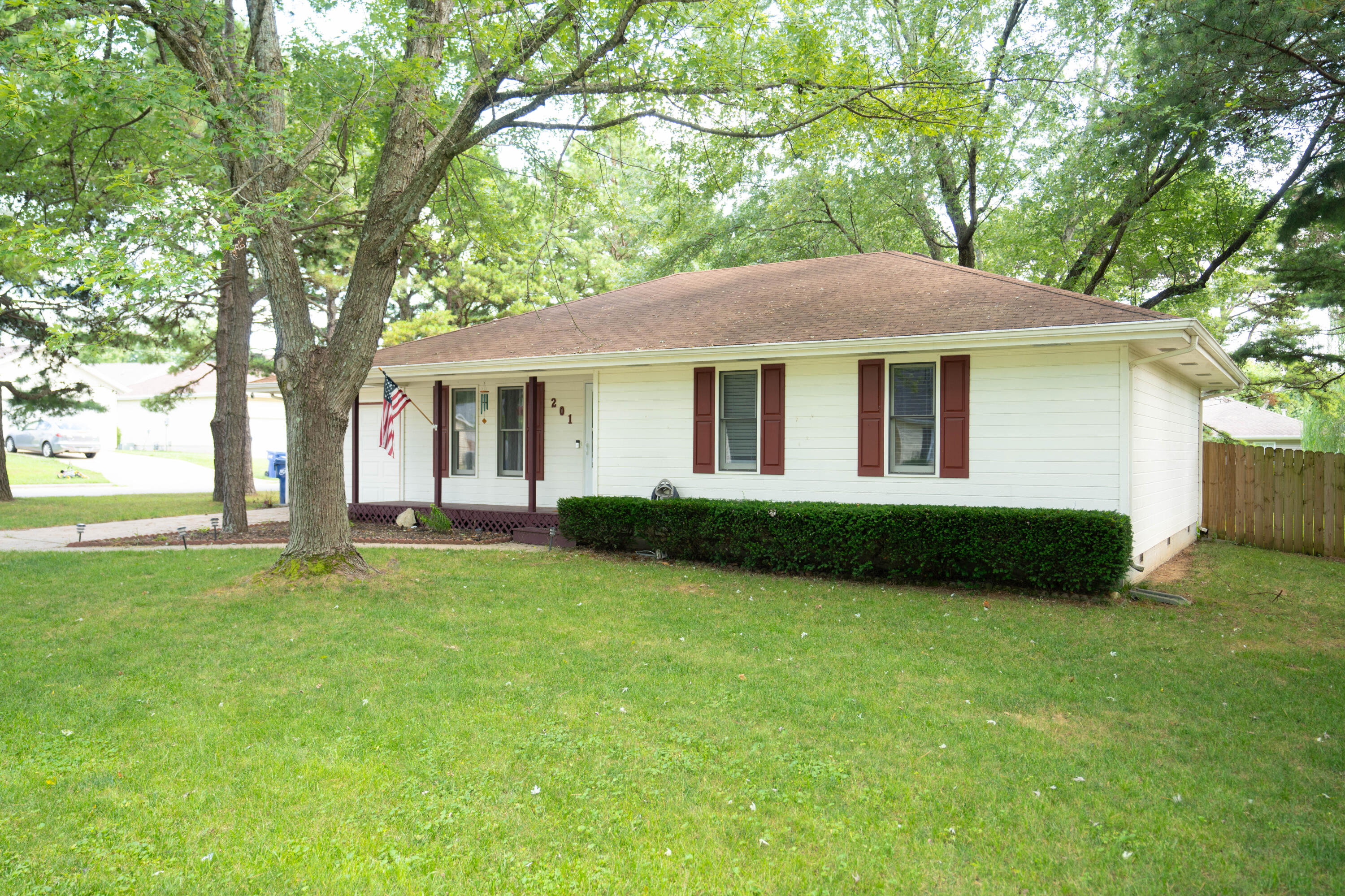 Glenn St, Rogersville, MO 65742