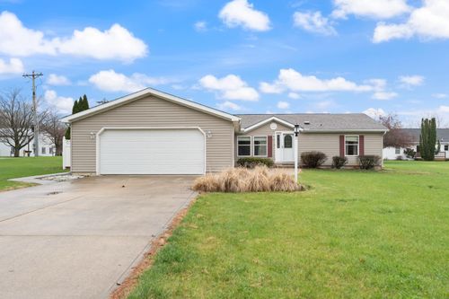 511 N Mid Lake Dr, North Webster, IN, 46555-9382 | Card Image