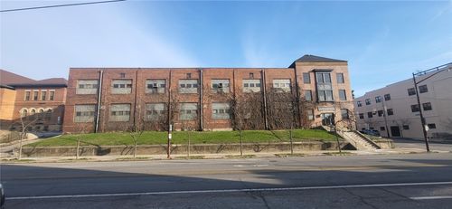 4017 Liberty Ave, Bloomfield, PA, 15224-1442 | Card Image
