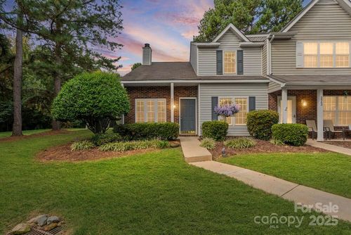 5961 Cougar Ln, Charlotte, NC, 28269-1522 | Card Image