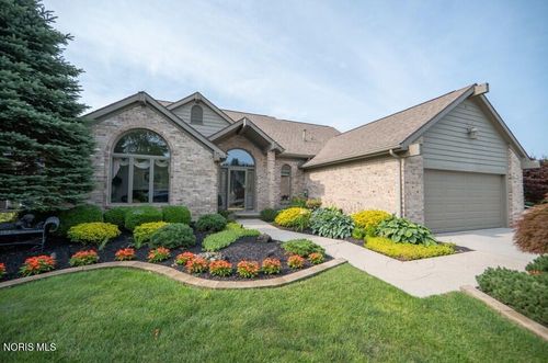 7951 N Shoreline Dr, Holland, OH, 43528-9289 | Card Image