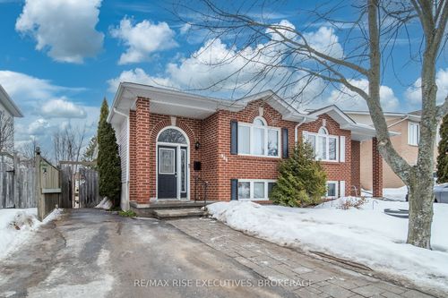984 Waterbury Cres, Kingston, ON, K7M8V3 | Card Image