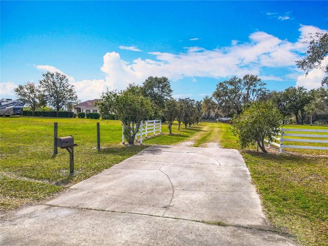 Entry Lane | Image 5