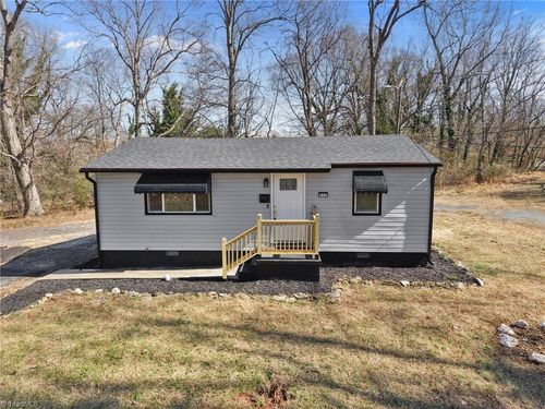 512 Glovinia St, Asheboro, NC, 27203-4936 | Card Image