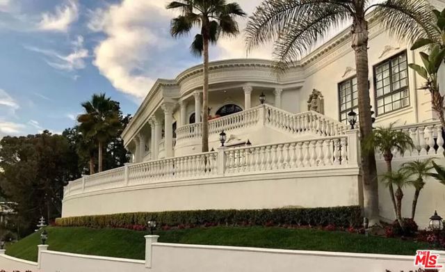 Kip Dr, Beverly Hills, CA 90210