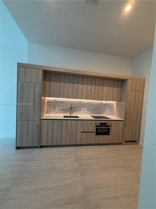 1010-77 Se 5th Street, Miami, FL, 33131 | Card Image