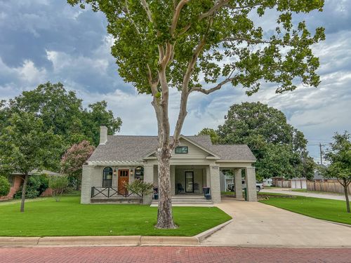 902 W Elm St, Olney, TX, 76374-1710 | Card Image