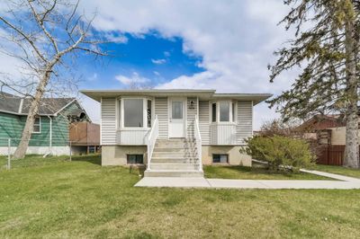 7428 26 A St Se, House detached with 4 bedrooms, 2 bathrooms and 2 parking in Calgary AB | Image 1