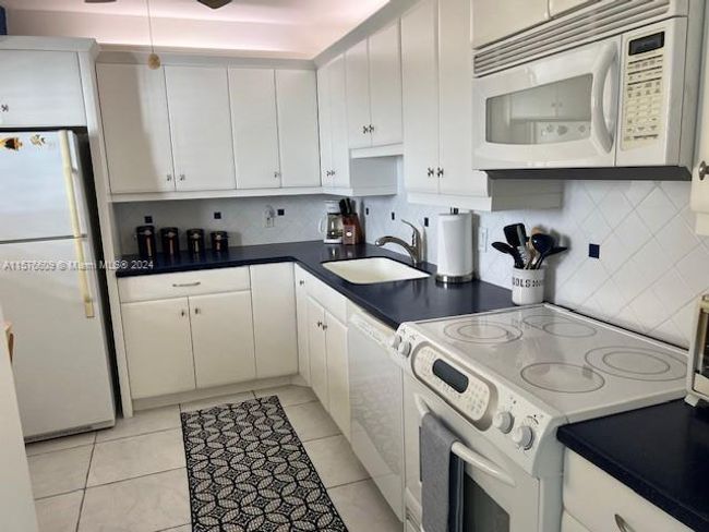 APT-1402 - 100 Ocean Trail Way, Condo with 2 bedrooms, 2 bathrooms and null parking in Jupiter FL | Image 8