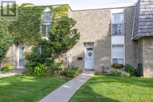 18-71 Old Burnhamthorpe Road, Toronto (Markland Wood), ON, M9C3J6 | Card Image