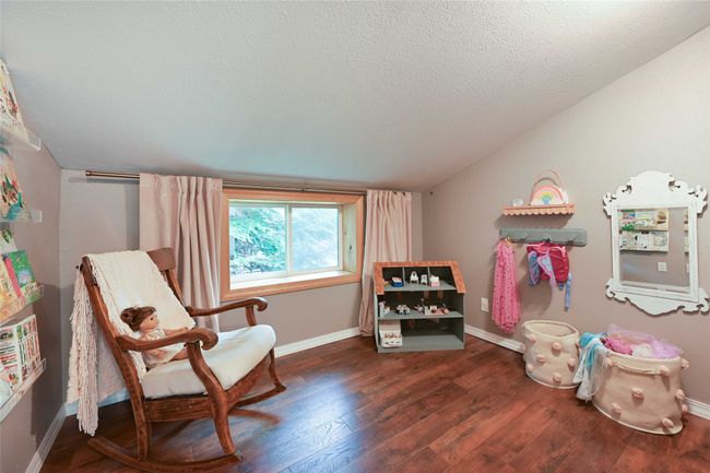 Upstairs play/ library/bonus room | Image 31