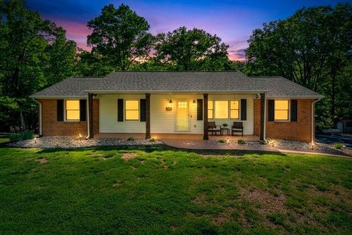 771 Oak Dr, Blue Ridge, VA, 24064-1070 | Card Image