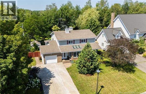 338 Vanier St, Dieppe, NB, E1A5N2 | Card Image