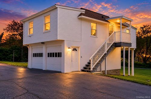 88 Crum Elbow Rd, Hyde Park, NY, 12538-2945 | Card Image