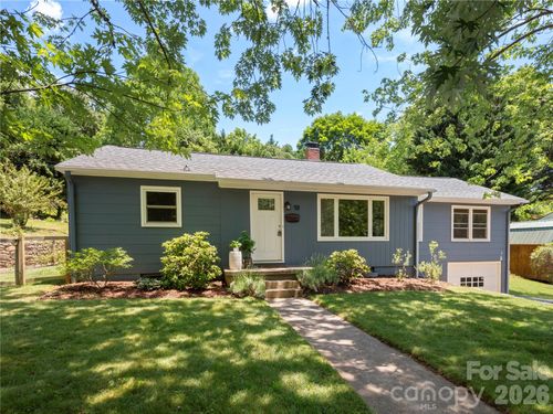 18 Pinewood Pl, Asheville, NC, 28806-2432 | Card Image
