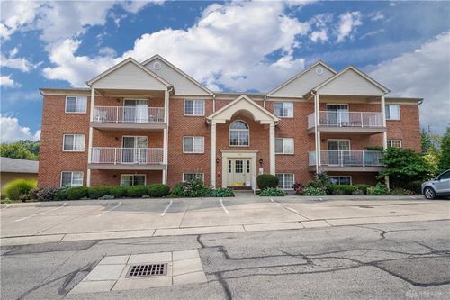 unit-1a-3352 Emerald Lakes Dr, Cincinnati, OH, 45211-2351 | Card Image