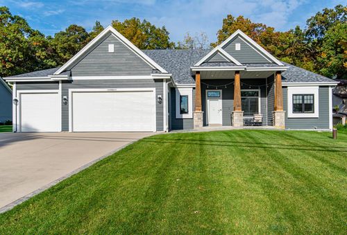 W304N2477 Maple Avenue, Delafield, WI, 53072 | Card Image