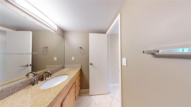 APT-219 - 600 Three Islands Blvd, Condo with 2 bedrooms, 2 bathrooms and null parking in Hallandale Beach FL | Image 17