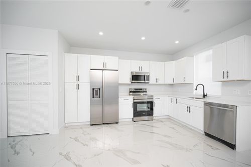 5-238 Sw 2nd St, Florida City, FL, 33034-4923 | Card Image